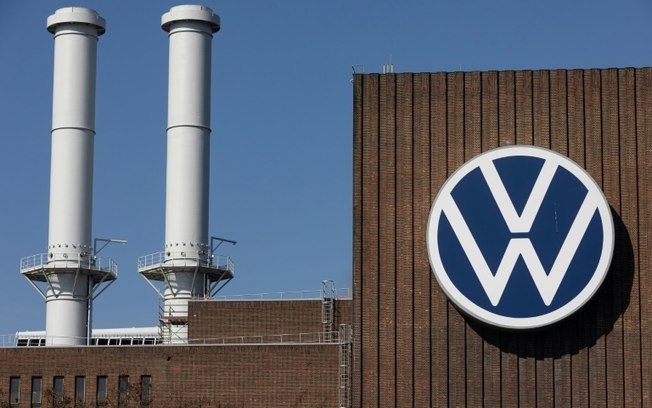 A Volkswagen tem enfrentado dificuldades pela queda nas vendas, o enfraquecimento do setor e a crescente concorrência dos fabricantes chineses, especialmente na China, seu principal mercado