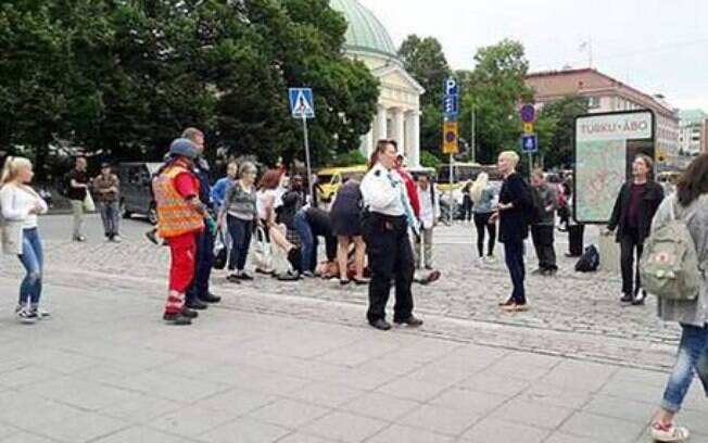 Homem atacou várias pessoas em cidade da Finlândia na tarde de hoje. A polícia prendeu o agressor após troca de tiros