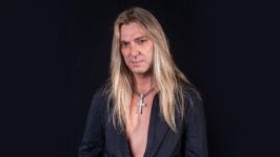 ex-vocalista do Angra promete um repertório nostálgico e emocionante ex-vocalista do Angra promete um repertório nostálgico e emocionante