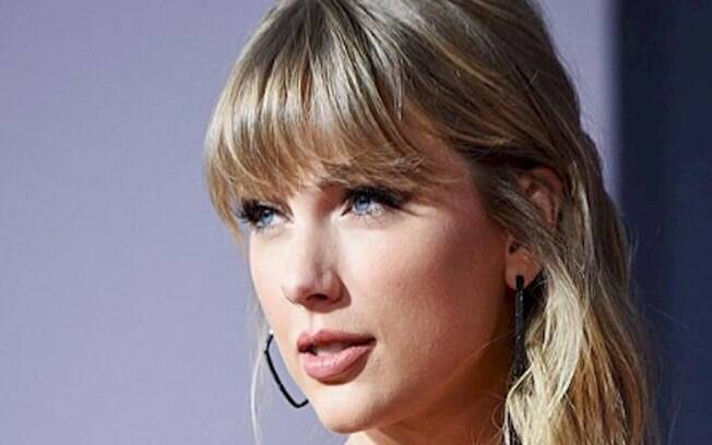 Taylor Swift é a artista que mais vendeu discos nos EUA em 2021