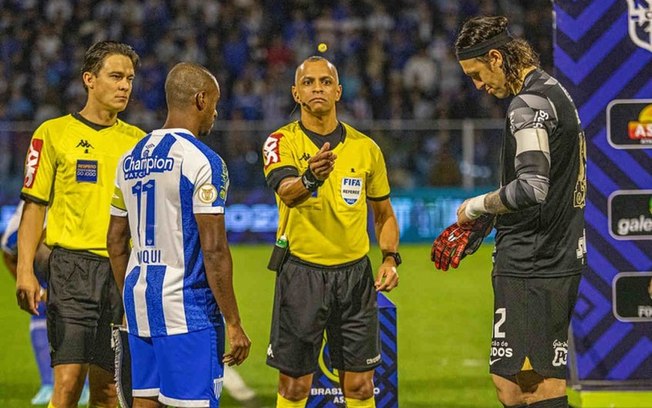 STJD multa Corinthians por sinalizadores na partida contra o Avaí