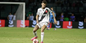 Vídeo: João Victor discute com torcedores após empate do Vasco