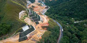 Chuvas adiam detonação de rochas na Serra das Araras, na Dutra