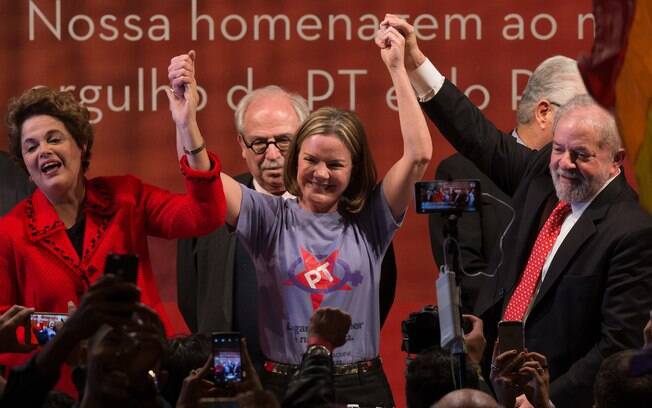 Ex-presidentes Dilma Rousseff e Lula durante posse de  Gleisi Hoffmann na presidência nacional do PT