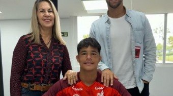 Filho de Eliza Samudio assina primeiro contrato com o Athletico-PR