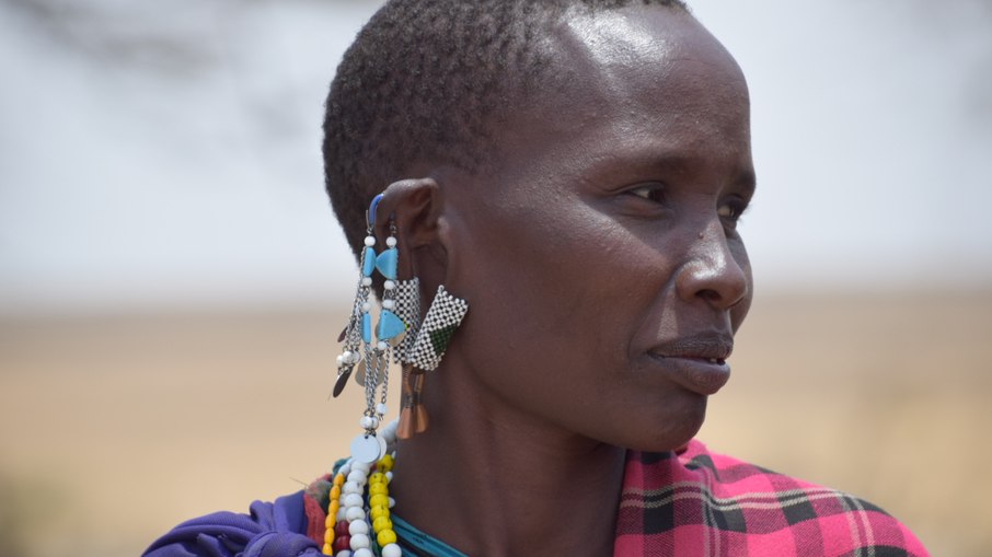 Uma mulher da tribo Masai na Tanzânia Uma mulher da tribo Masai na Tanzânia