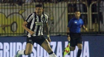 Tiquinho Soares tem renovação automática com Botafogo até 2025