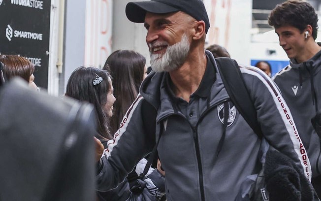 A caminho do Vasco, técnico Álvaro Pacheco em sua passagem no Vitória de Guimarães