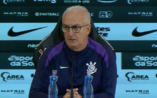 Dorival rebate críticos após tetra: "Para quem zombou, boa noite"