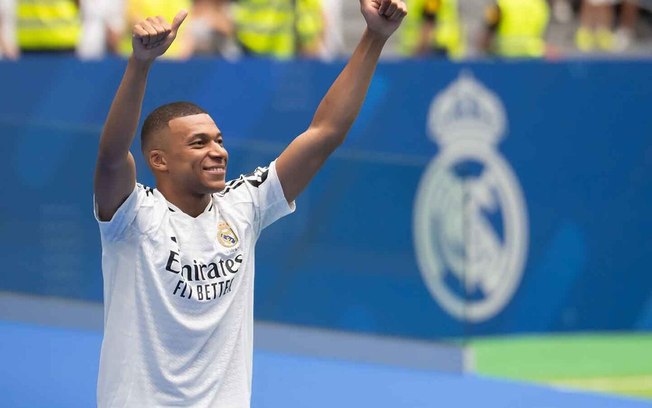 Mbappé durante sua apresentação com a camisa do Real Madrid