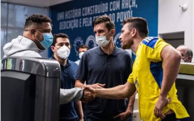Paulo André nega que Cruzeiro tenha pedido desculpas a Mattos