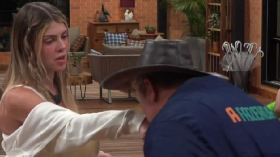 Sérgio Hondjakoff se desculpa com Ana Bruna. Sérgio Hondjakoff se desculpa com Ana Bruna.