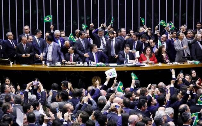 Câmara dos deputados aprovou em primeiro turno a PEC da reforma da Previdência que altera o pagamento das pensões por morte