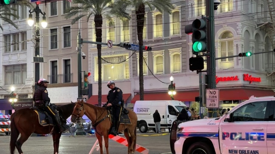 Cordão policial no French Quarter de Nova Orleans, Louisiana, EUA, em 1º de janeiro de 2025, depois que um motorista atropelou uma multidão, matando pelo menos 10 pessoas