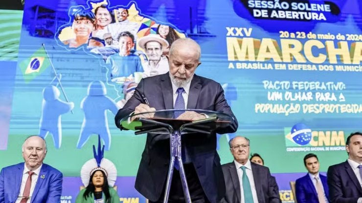 Lula anuncia programa de crédito para reforma de casas populares