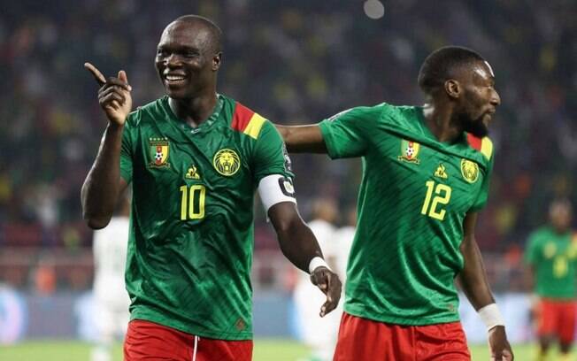 Copa Africana de Nações: Camarões bate Comores com brilho de Toko Ekambi e Aboubakar e vai às quartas