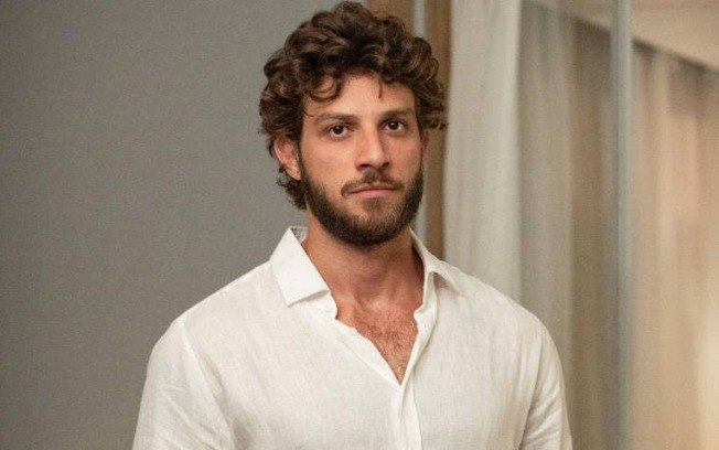 Após 'Mania de Você', Chay Suede assume novo papel no horário nobre da Globo