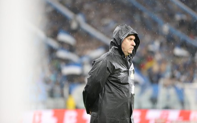 Claudio Tencati deixa o comando do Criciúma