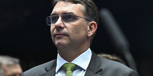 Briga interna no PL implode apoio à campanha de Flávio Bolsonaro