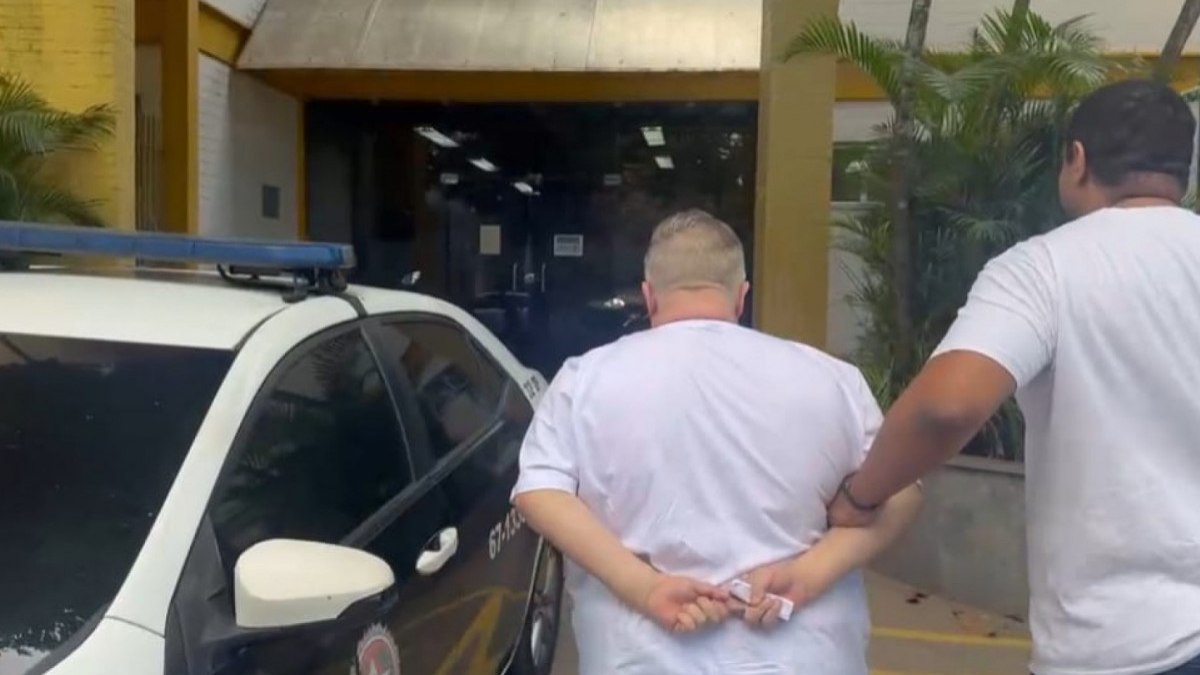 Líder religioso é preso por manter fiéis como "escravos sexuais" - QTU Questões do Universo