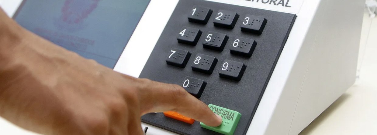 Urnas eletrônicas são fechadas às 19h após prorrogação 