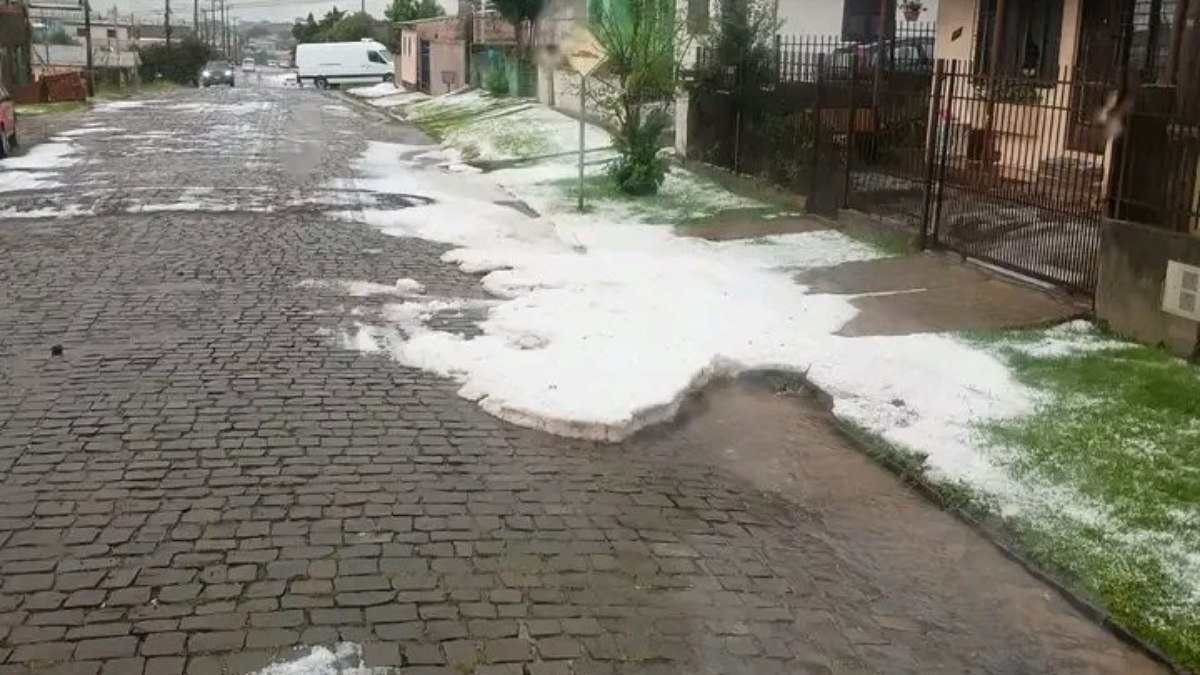 Em junho deste ano, Granizo cobriu a cidade de Vacaria (RS) Em junho deste ano, Granizo cobriu a cidade de Vacaria (RS)