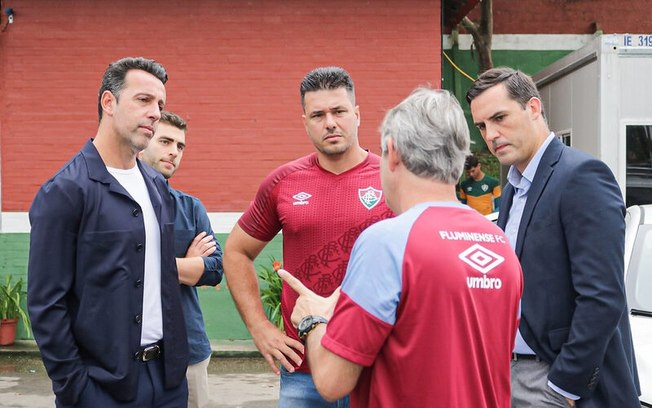 Edu Gaspar com a diretoria das divisões de base do Fluminense Fotos: Leonardo Brasil/FFC