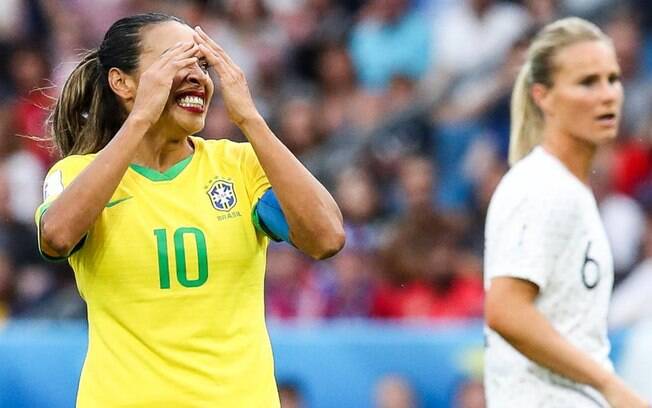 Marta lamenta chance desperdiçada na partida entre Brasil e França