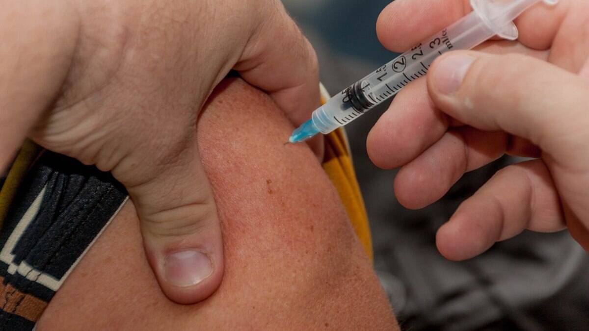 Capital imuniza 100% do público-alvo de adolescentes contra a Covid-19