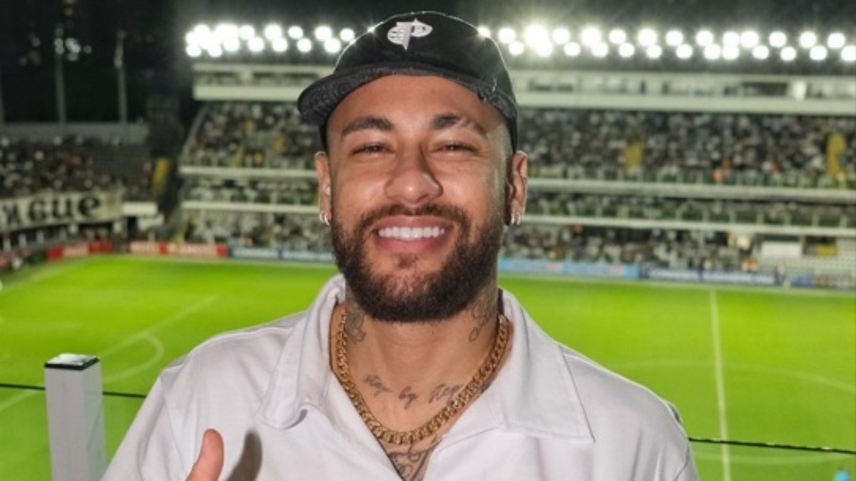 Neymar marca presença em jogo do Santos na Vila Belmiro