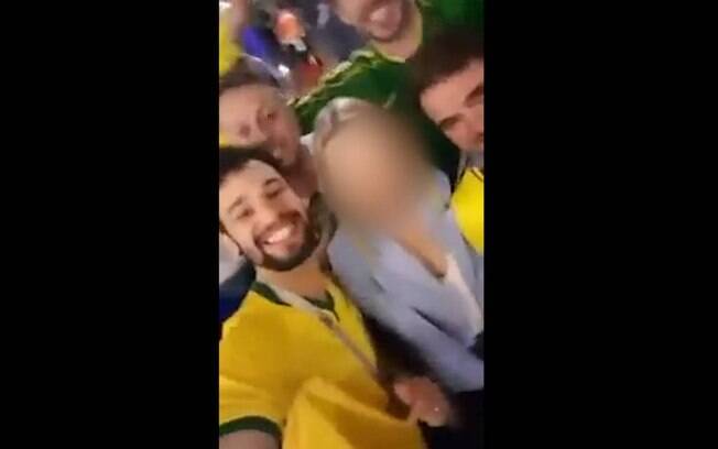 Torcedores brasileiros que assediaram mulher na Copa são denunciados por jurista russa