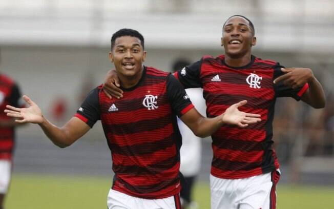 Sub-15 e sub-17 do Flamengo goleiam o Resende e garantem vaga na semifinal da Copa Rio Sub-15 e sub-17 do Flamengo goleiam o Resende e garantem vaga na semifinal da Copa Rio