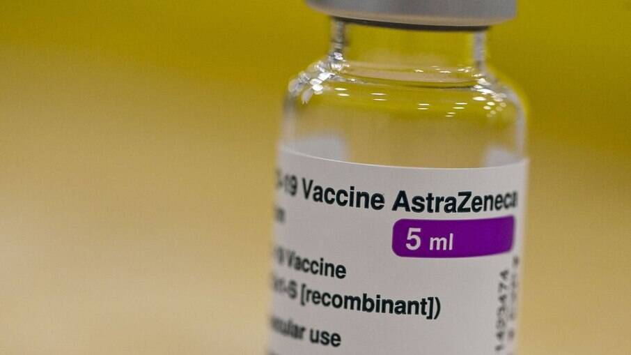 Coquetel da AstraZeneca reduz casos graves e mortes durante pesquisa