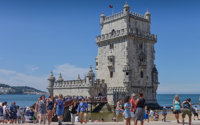 Portugal costuma receber anualmente três vezes a sua população Portugal costuma receber anualmente três vezes a sua população
