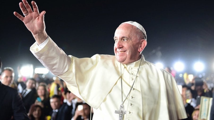 O papa Francisco tem tentado, à revelia da ala conservadora do Vaticano, uma aproximação com a população LGBTQIAPN+