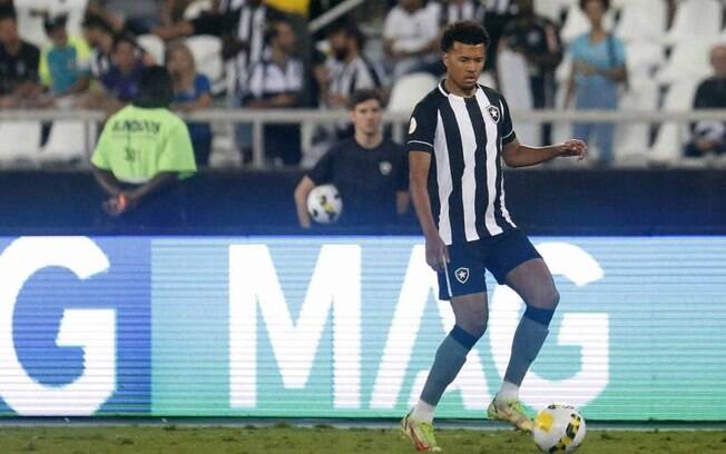 Com Niko na lista e três novas baixas, Botafogo divulga relacionados para o jogo contra o Coritiba