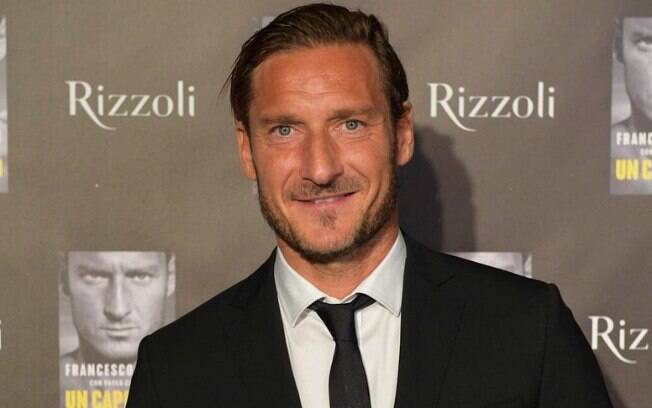 Francesco Totti lançou autobiografia, que acabou resultando na renúncia de um dos diretores do clube, Franco Baldini