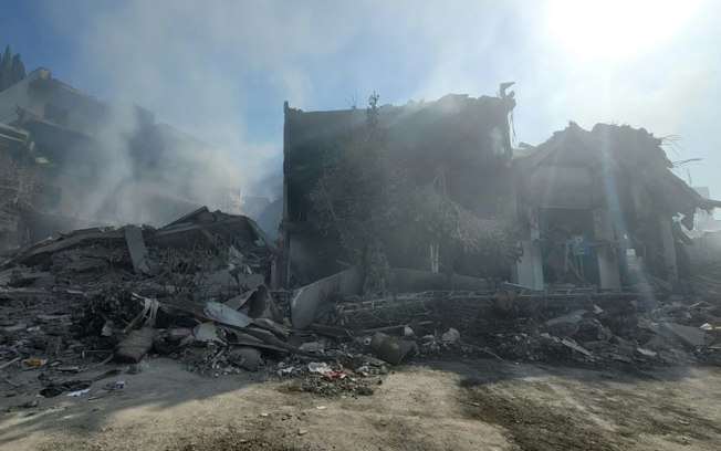 Edifícios destruídos por bombardeio no mercado da cidade libanesa de Nabatiyeh, em 13 de outubro de 2024