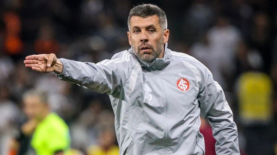 Pezzolano aponta responsável por derrota no Gre-Nal Pezzolano aponta responsável por derrota no Gre-Nal