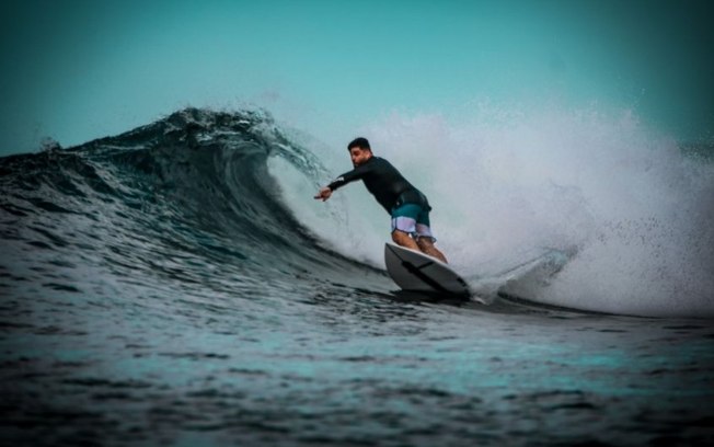 Aliado do bem-estar, surfe é válvula de escape para profissionais comuns