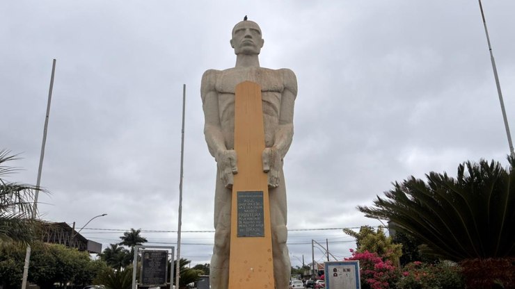 "Peladão" de Fronteira (MG): estátua foi alterada para não chocar