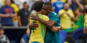 Marquinhos entrega bastão para jovens e pede paciência na Seleção