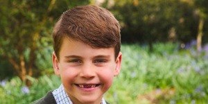 Família real celebra 7 anos do príncipe Louis com foto rara