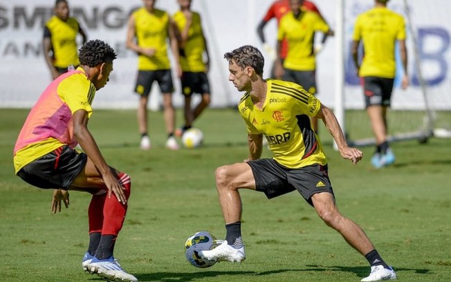 Zagueiro treina com o grupo e reforça o Flamengo contra o Atlético-MG