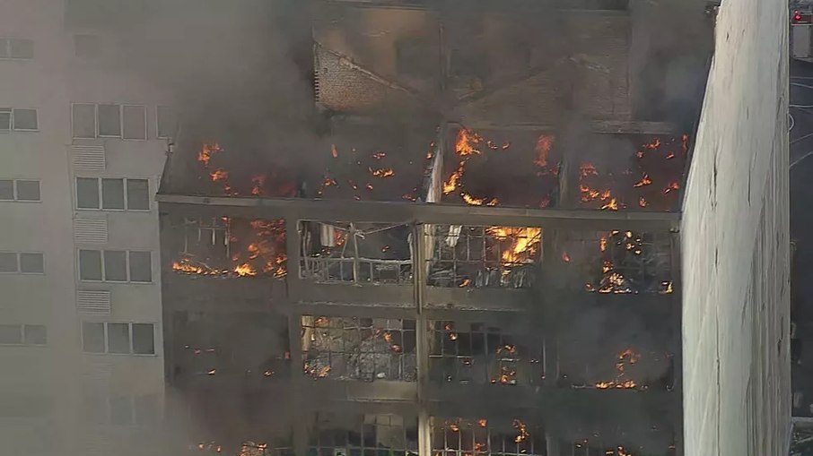 Incêndio em prédio no Centro de SP 