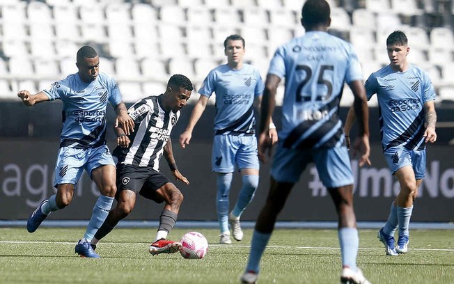 Lúcio Flávio diz que portões fechados prejudicou o Botafogo: ‘Faz diferença’