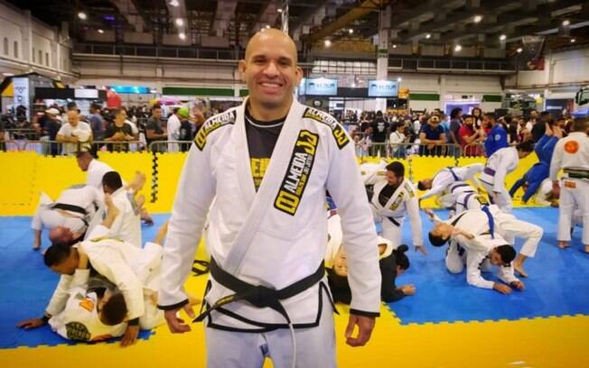 Almeida Jiu-Jitsu em alta: seminário no Arnold South America 2022 abre maio vencedor da equipe