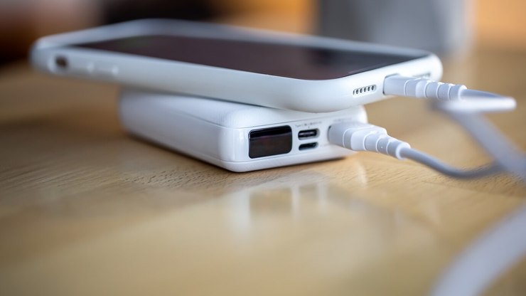 Vai viajar? Veja regras do powerbank no avião