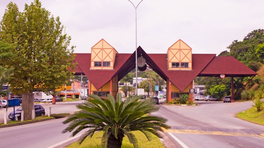 São Roque: Cerca de 65 km de São Paulo, é um destino bastante popular entre casais e entusiastas de vinho. O grande destaque da região é a famosa Estrada do Vinho São Roque: Cerca de 65 km de São Paulo, é um destino bastante popular entre casais e entusiastas de vinho. O grande destaque da região é a famosa Estrada do Vinho