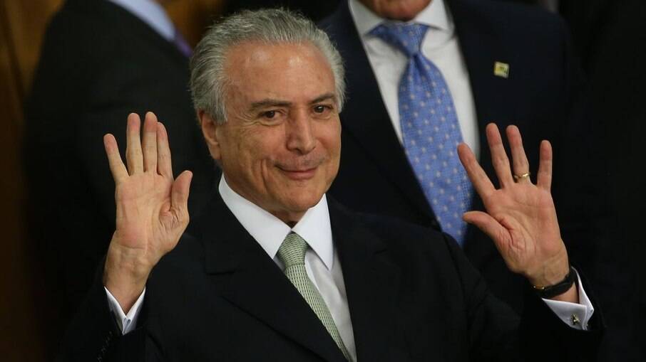 Temer atua em crise entre Bolsonaro e Moraes: 